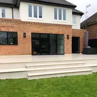 Florence White Porcelain 20mm Bullnose Step