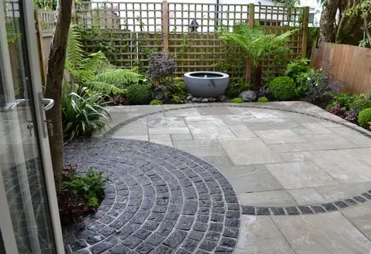 Neat design showing a full circle paved with Natural Black Granite Setts, and one outline of a circle.